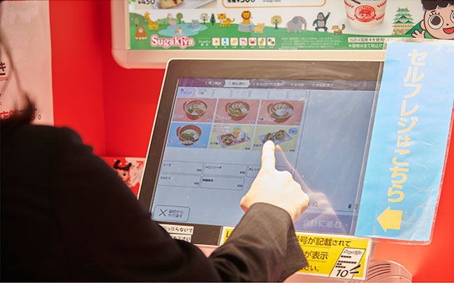 スガキヤ 東山動植物園店では、セルフレジ運用に取り組む